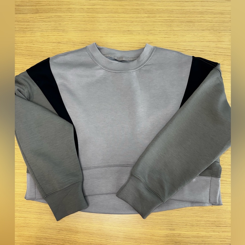 YPB CROPPED HOODIE